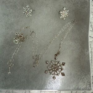 Elegant Silver Snowflake Jewelry Set
